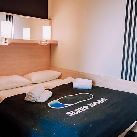 ハンブルク Rcadia Gaming House Bed & Breakfast エクステリア 写真