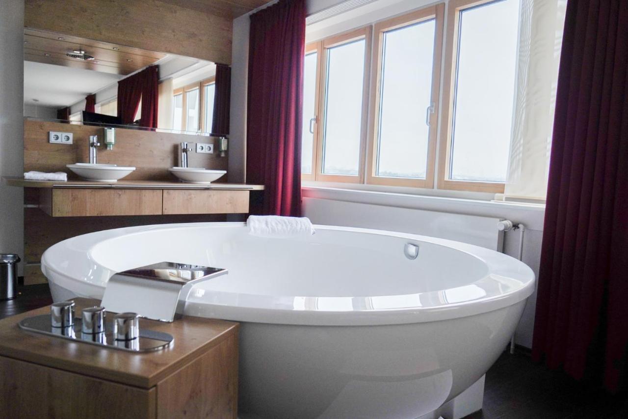 ハンブルク Rcadia Gaming House Bed & Breakfast エクステリア 写真