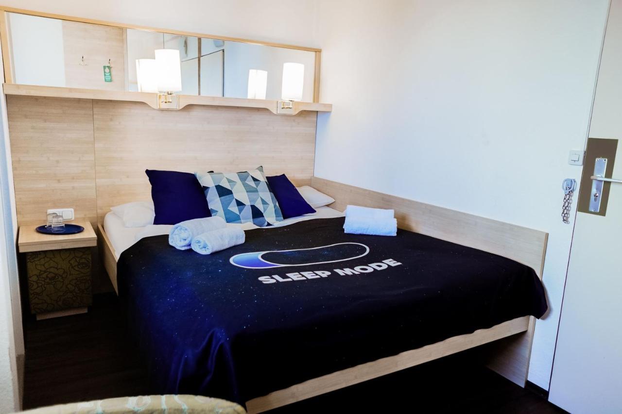 ハンブルク Rcadia Gaming House Bed & Breakfast エクステリア 写真